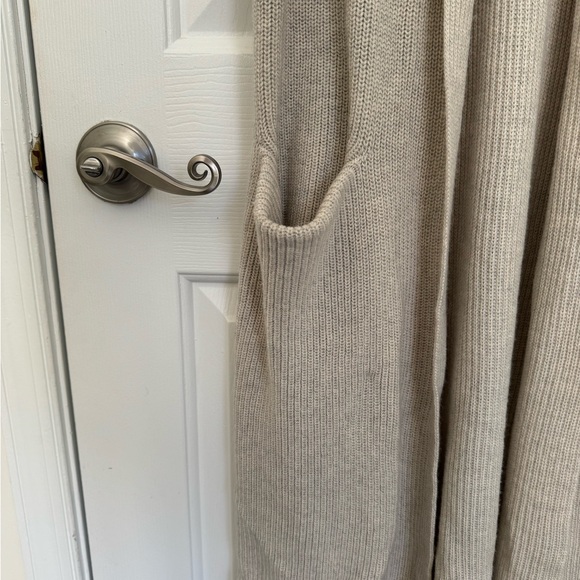 Aritzia Wilfred Long Sleeveless Cardigan with Pockets - Picture 3 of 5
